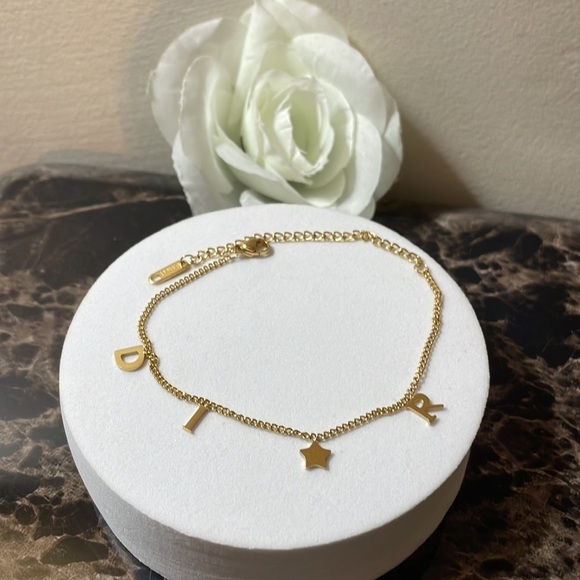 Gold Luxury Name Star Bracelet - Picture 3 of 6